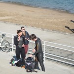 C'est aussi le point de rendez-vous pour ceux qui veulent nager dans la baie, mais il fait un peu froid pour y aller juste en maillot !