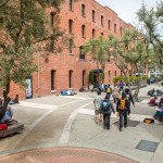 Arrivée sur le site du jeu suivant, avec plusieurs équipes qui sont déjà au travail !