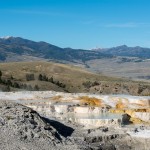 Ces terrasses se forment naturellement avec l'écoulement de l'eau chargée en minéraux.