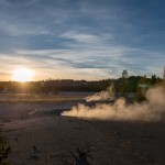 Coucher de soleil sur le « Norris Geyser Basin ».