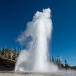 Le « Grand Geyser » en éruption. Elles ont lieu toutes les 7 heures environ, mais nous n'avons eu à attendre que 20 minutes. Il est beaucoup plus impressionnant que l'Old Faithful.
