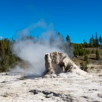 Le cône du « Giant Geyser » qui n'entre en éruption que très rarement (certaines années il n'y a pas d'éruptions).