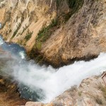 Les « Lower Falls » de la rivière Yellowstone qui débouchent dans le canyon.