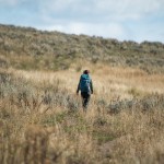 Laetitia, seule dans les grandes plaines d'Amérique, à la recherche des bisons et des grizzlys.